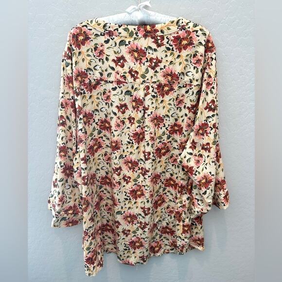 TORRID | Yellow Floral Blouse Plus Size Button Front Boho V-Neck Tunic Top | 4X - Picture 4 of 7